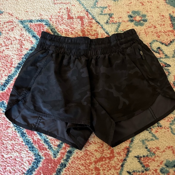 Lululemon shorts - Picture 1 of 2